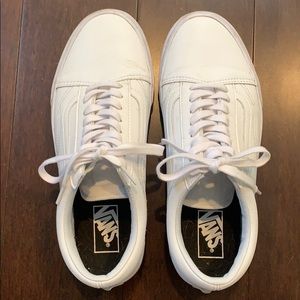 CLEAR OUT SALE ~ Vans men’s white leather classic